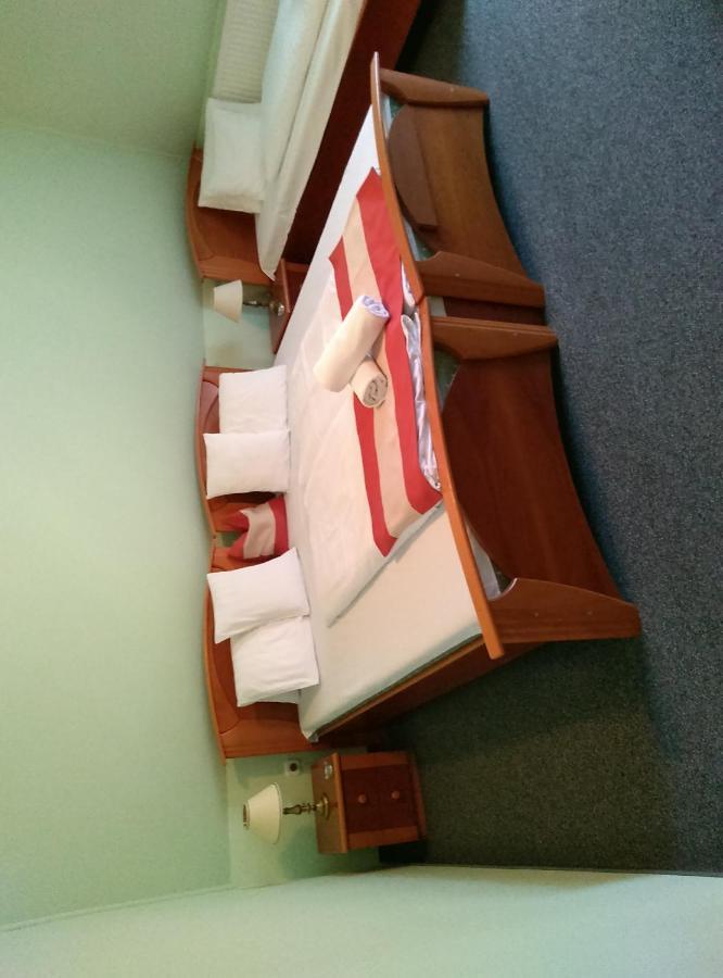 Gosztola Gyoengye-Az Erdo Szallodaja Buitenkant foto