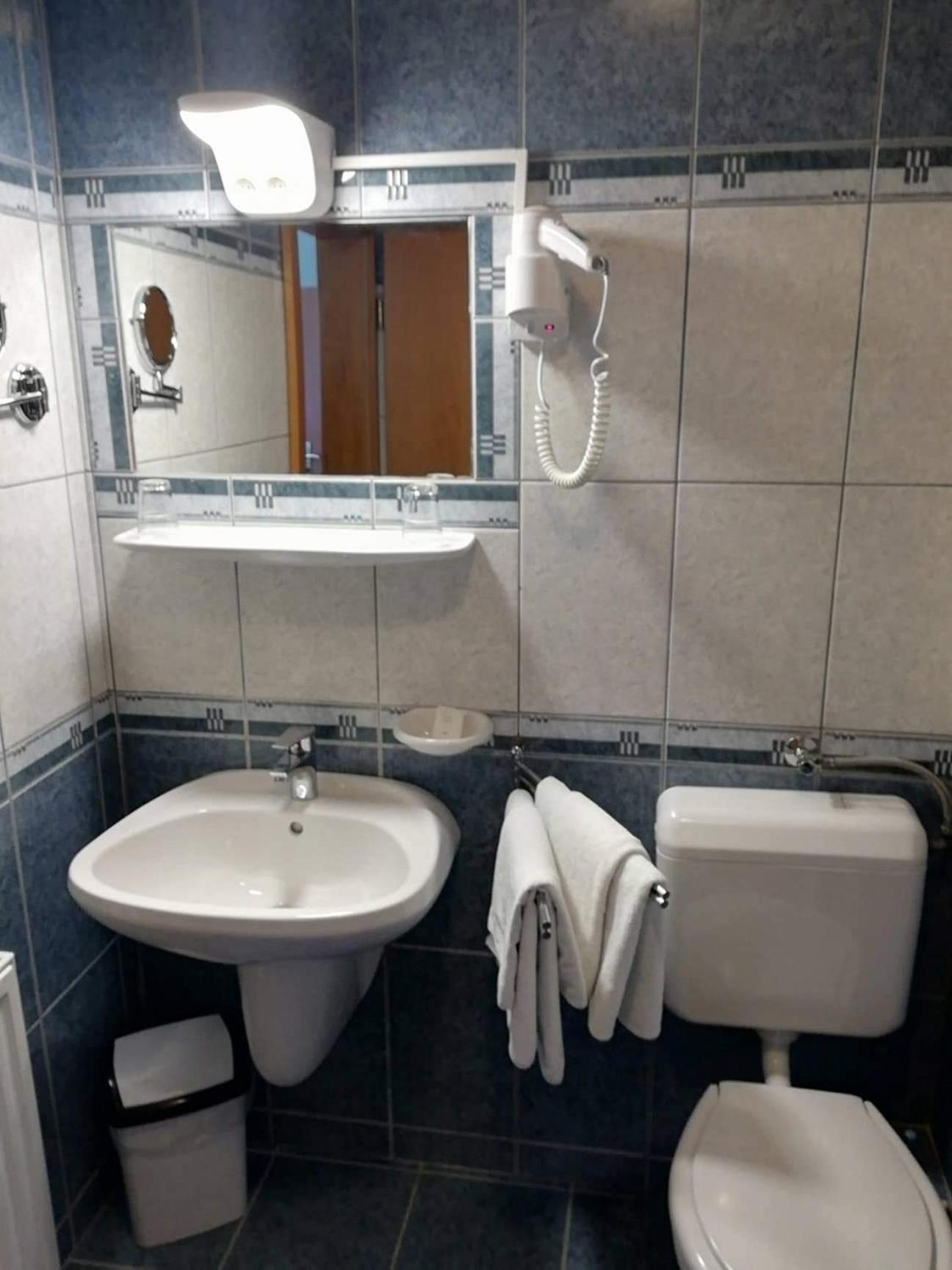 Gosztola Gyoengye-Az Erdo Szallodaja Buitenkant foto